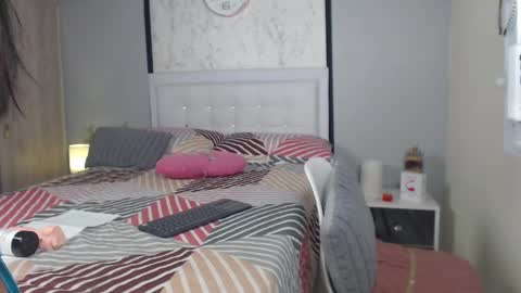 Snapshot of sopphiefox chatting on 02/21/25, 10:48 Sofia online show from 02/21/25, 10:48