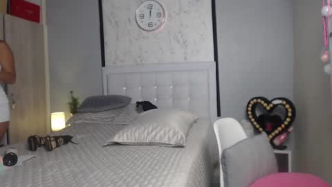 Snapshot of sopphiefox chatting on 03/11/25, 06:10 Sofia online show from 03/11/25, 06:10