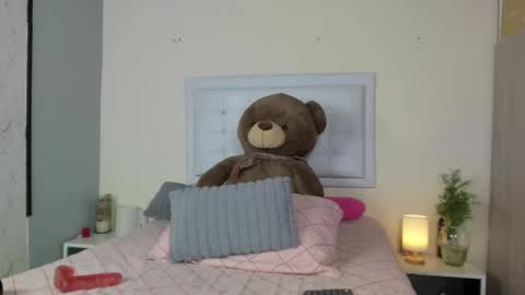 Snapshot of sopphiefox chatting on 10/03/25, 09:01 Sofia online show from 10/03/25, 09:01