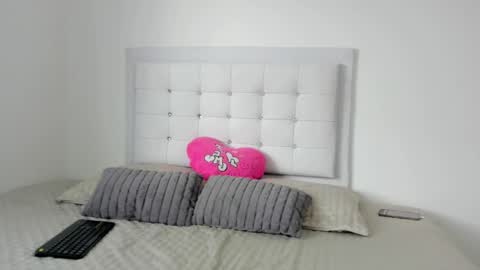 Snapshot of sopphiefox chatting on 10/21/25, 09:15 Sofia online show from 10/21/25, 09:15