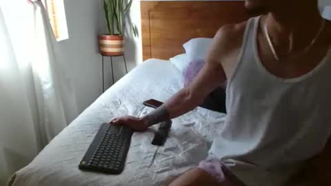 businessman online show from 12/20/25, 09:11