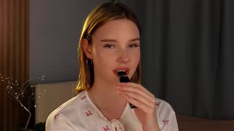 sylene online show from 11/25/25, 03:34