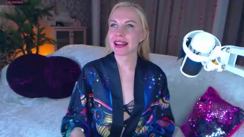 Lisa online show from 11/26/25, 07:09