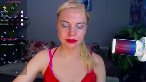 Snapshot of soul_liza chatting on 06/25/26, 02:00 Lisa online show from 06/25/26, 02:00