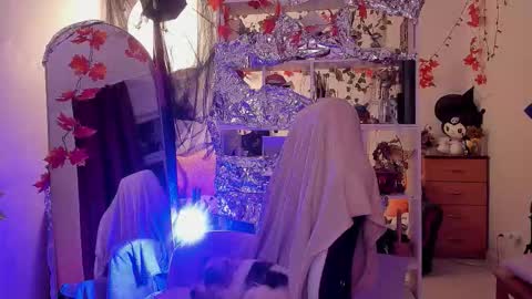 Leah online show from 12/02/25, 04:51