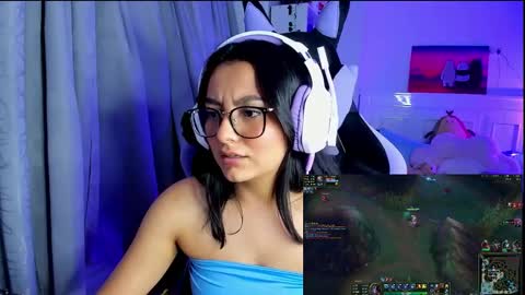 Snapshot of soy___lili chatting on 12/28/24, 11:37 Lili online show from 12/28/24, 11:37