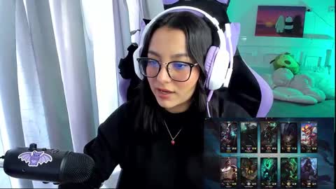 Snapshot of soy___lili chatting on 01/14/25, 06:07 Lili online show from 01/14/25, 06:07