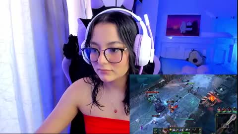 Snapshot of soy___lili chatting on 01/27/25, 04:54 Lili online show from 01/27/25, 04:54