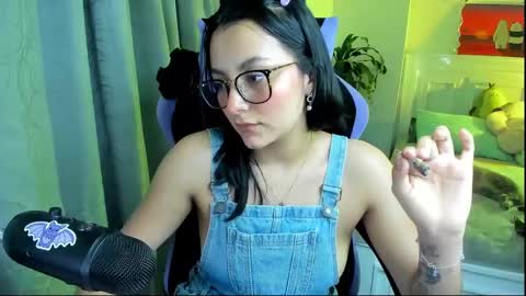 Snapshot of soy___lili chatting on 02/09/25, 03:32 Lili online show from 02/09/25, 03:32