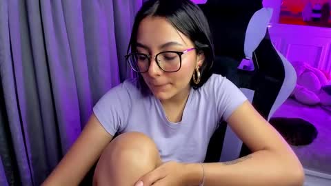 Snapshot of soy___lili chatting on 02/14/25, 01:45 Lili online show from 02/14/25, 01:45