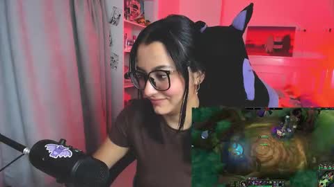 Snapshot of soy___lili chatting on 10/23/25, 12:21 Lili online show from 10/23/25, 12:21