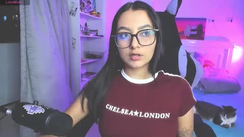 Snapshot of soy___lili chatting on 10/31/25, 12:11 Lili online show from 10/31/25, 12:11