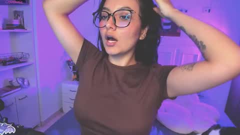 Snapshot of soy___lili chatting on 11/08/25, 05:40 Lili online show from 11/08/25, 05:40