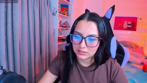 Snapshot of soy___lili chatting on 11/18/25, 04:06 Lili online show from 11/18/25, 04:06