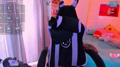 Snapshot of soy___lili chatting on 11/18/25, 09:19 Lili online show from 11/18/25, 09:19