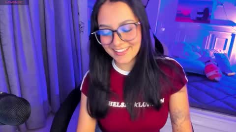 Snapshot of soy___lili chatting on 12/04/25, 11:02 Lili online show from 12/04/25, 11:02