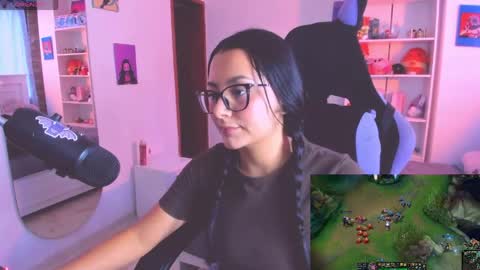 Snapshot of soy___lili chatting on 05/28/26, 04:26 Lili online show from 05/28/26, 04:26
