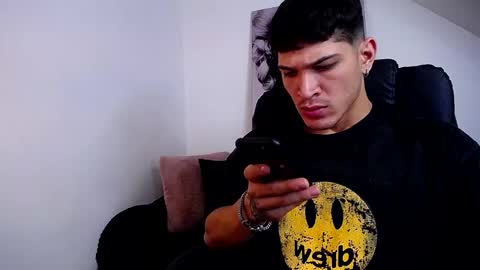 Snapshot of soyraydimarco_ chatting on 12/27/24, 06:20 RayDimarco  independent model online show from 12/27/24, 06:20