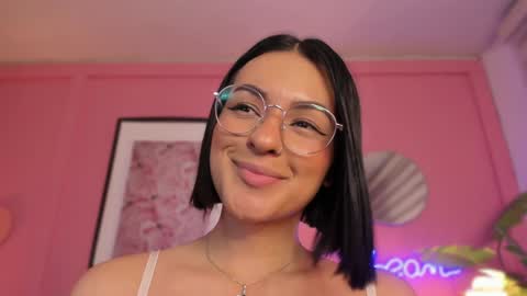Snapshot of soysaraa_ chatting on 12/21/24, 07:45 Aleja online show from 12/21/24, 07:45