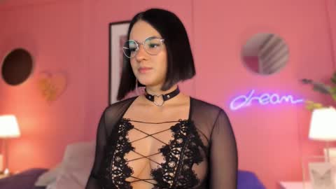 Snapshot of soysaraa_ chatting on 02/18/25, 04:48 Aleja online show from 02/18/25, 04:48