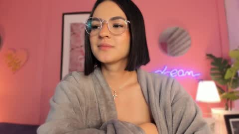 Snapshot of soysaraa_ chatting on 02/21/25, 11:22 Aleja online show from 02/21/25, 11:22