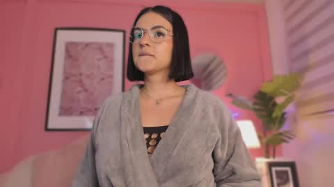 Snapshot of soysaraa_ chatting on 03/04/25, 08:35 Aleja online show from 03/04/25, 08:35
