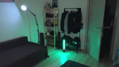 Snapshot of space_x_roxy chatting on 01/16/25, 06:27 Roxy online show from 01/16/25, 06:27