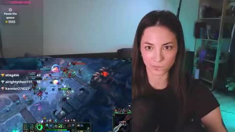 Snapshot of space_x_roxy chatting on 03/03/25, 08:21 Roxy online show from 03/03/25, 08:21