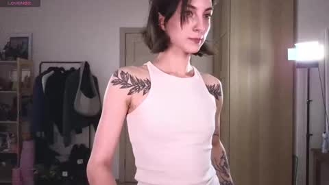 Snapshot of space_x_roxy chatting on 10/08/25, 06:49 Roxy online show from 10/08/25, 06:49