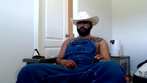 Snapshot of spacecowboi9619 chatting on 05/21/26, 08:05 SpaceCowBoy online show from 05/21/26, 08:05