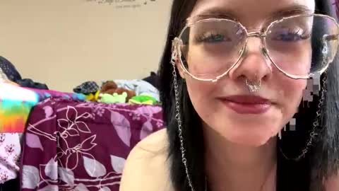 Snapshot of spaceyyybaby chatting on 03/28/26, 11:37 Saturn online show from 03/28/26, 11:37