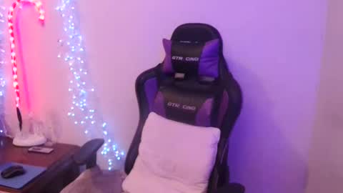 Tip 1 token  Follow me on instagram  Sparkle pinuppp online show from 01/01/25, 02:42