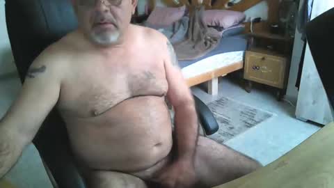 Snapshot of spektor1389 chatting on 02/19/25, 04:55 spektor1389 online show from 02/19/25, 04:55