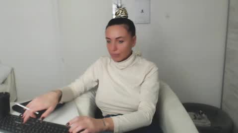 Snapshot of spicemint chatting on 03/04/25, 05:56 Carla online show from 03/04/25, 05:56