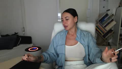 Snapshot of spicemint chatting on 10/08/25, 04:48 Carla online show from 10/08/25, 04:48