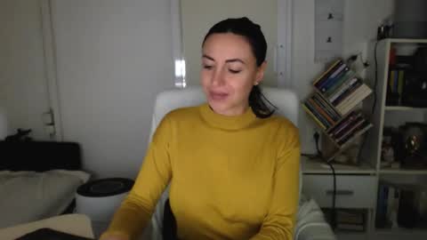 Snapshot of spicemint chatting on 10/28/25, 02:20 Carla online show from 10/28/25, 02:20