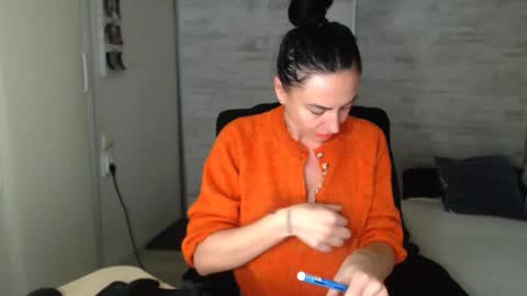 Snapshot of spicemint chatting on 11/14/25, 06:50 Carla online show from 11/14/25, 06:50