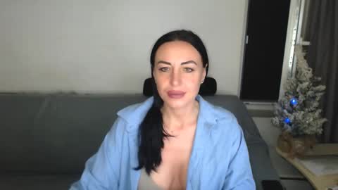 Snapshot of spicemint chatting on 12/16/25, 06:02 Carla online show from 12/16/25, 06:02