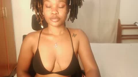 Snapshot of spicy_kerrine chatting on 03/10/25, 11:38 Spicy kerrine online show from 03/10/25, 11:38