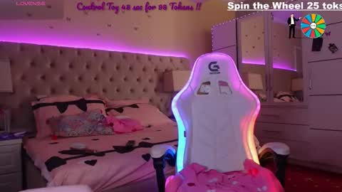 Alicia online show from 10/19/25, 08:15