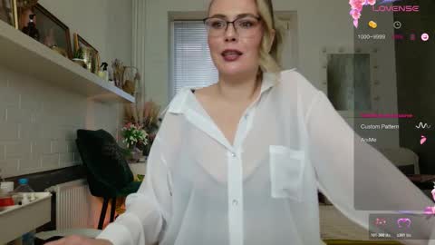Snapshot of spicyhotmilf chatting on 11/26/25, 07:20 Lexsy online show from 11/26/25, 07:20