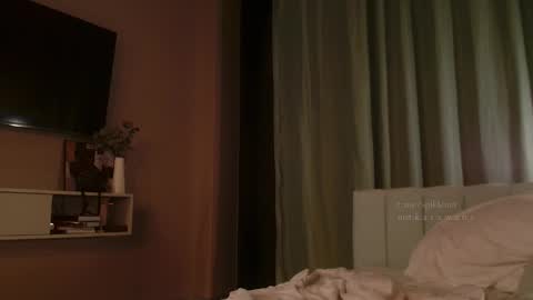 Elizabeth online show from 03/19/26, 04:44