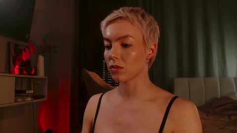 Elizabeth online show from 04/19/26, 05:34