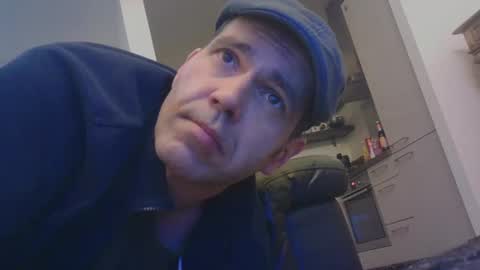 Snapshot of spliffray chatting on 12/05/24, 02:33 spliffray online show from 12/05/24, 02:33