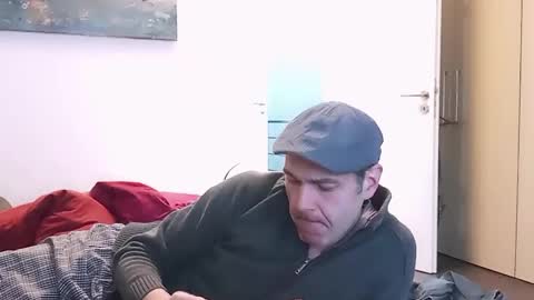 Snapshot of spliffray chatting on 01/03/25, 08:21 spliffray online show from 01/03/25, 08:21