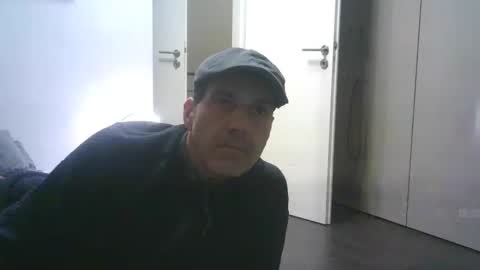 Snapshot of spliffray chatting on 01/06/25, 12:37 spliffray online show from 01/06/25, 12:37