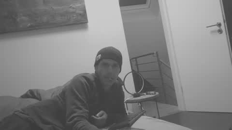 Snapshot of spliffray chatting on 01/07/25, 10:08 spliffray online show from 01/07/25, 10:08