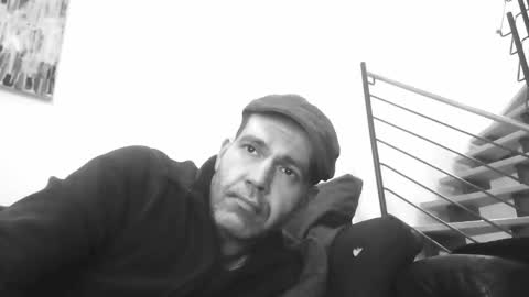 Snapshot of spliffray chatting on 02/19/25, 01:29 spliffray online show from 02/19/25, 01:29