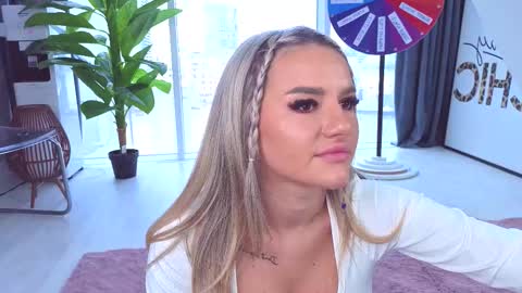 Anna online show from 09/11/25, 10:37