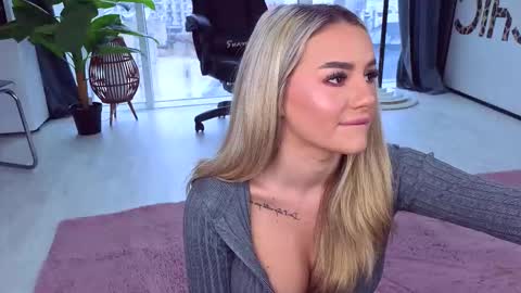 Anna online show from 10/04/25, 10:13